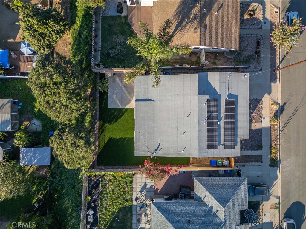 https://media.crmls.org/medias/f9670a48-75f2-4c4b-ab77-da0f1e53549d.jpg?preset=X-Large