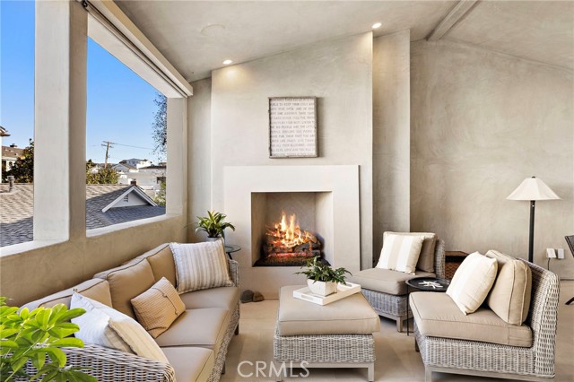 Detail Gallery Image 48 of 68 For 711 1/2 Marigold, Corona Del Mar,  CA 92625 - 2 Beds | 2/1 Baths