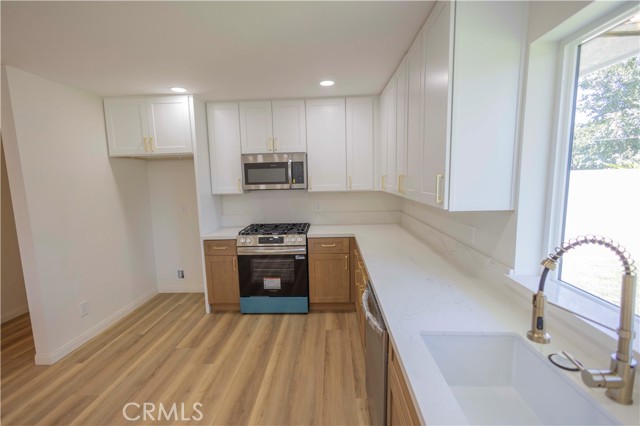 2122 W 10th Street, Santa Ana CA: https://media.crmls.org/medias/f9685ab3-f1b6-4818-b44c-87fbfd92c40e.jpg