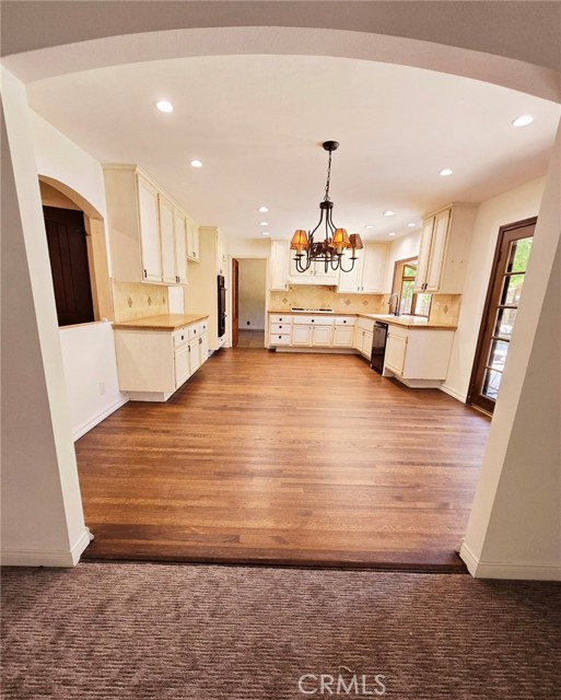 Detail Gallery Image 11 of 20 For 19613 Hiawatha St, Chatsworth,  CA 91311 - 4 Beds | 3/1 Baths