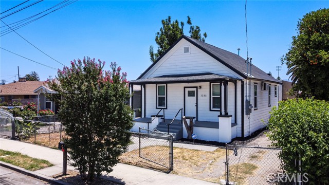 1235 Spruce Street, San Bernardino CA: https://media.crmls.org/medias/f968cdbd-070a-4afd-a118-e9beb4b2e980.jpg