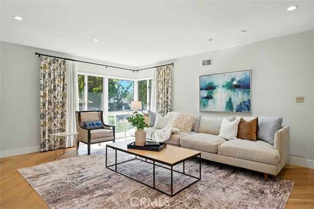 1210 Los Altos Avenue, Long Beach CA: https://media.crmls.org/medias/f9696e00-e094-47bc-986c-d3d0490d75cd.jpg