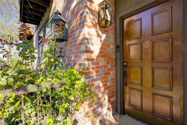 Detail Gallery Image 4 of 58 For 4342 Coldwater Canyon #3,  Studio City,  CA 91604 - 2 Beds | 3 Baths