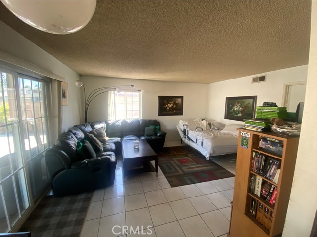 Detail Gallery Image 8 of 24 For 1308 N Balboa Ave, Ontario,  CA 91764 - 4 Beds | 2/1 Baths