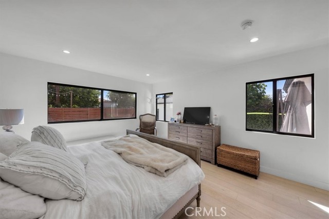1834 Stearns Drive, Los Angeles CA: https://media.crmls.org/medias/f96a76a7-d50c-499d-87bb-fdb9edf25c31.jpg