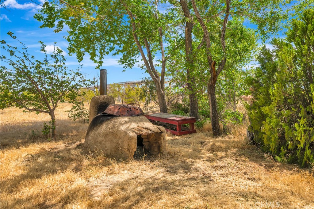 https://media.crmls.org/medias/f96b0d76-8c51-4924-951d-c5c799ce827b.jpg?preset=X-Large