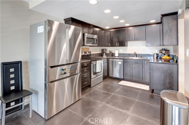 Detail Gallery Image 7 of 26 For 2 Escapade Ct, Newport Beach,  CA 92663 - 3 Beds | 3 Baths