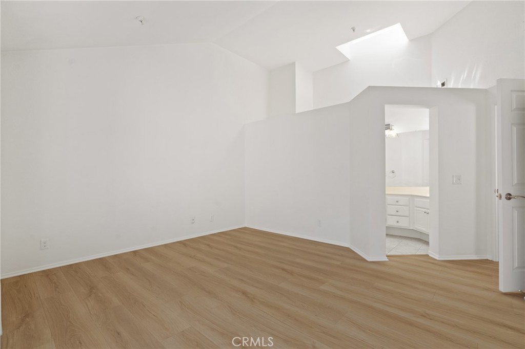 https://media.crmls.org/medias/f96c9cc3-aa9e-41f0-bbe6-e40211669859.jpg?preset=X-Large