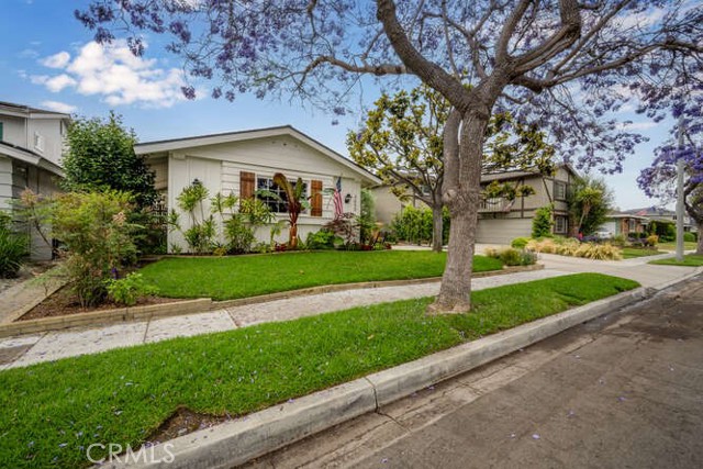 3650 Claremore Avenue, Long Beach CA: https://media.crmls.org/medias/f96cc9b7-9d8f-4b08-b263-1624f4c1d962.jpg