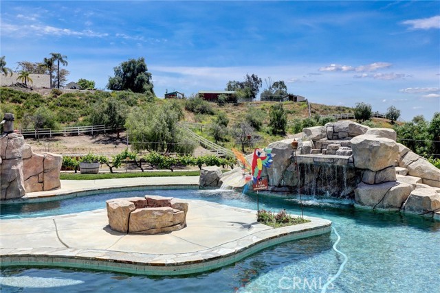 Detail Gallery Image 11 of 12 For 40570 Beaujolais Ct, Temecula,  CA 92592 - 5 Beds | 4 Baths