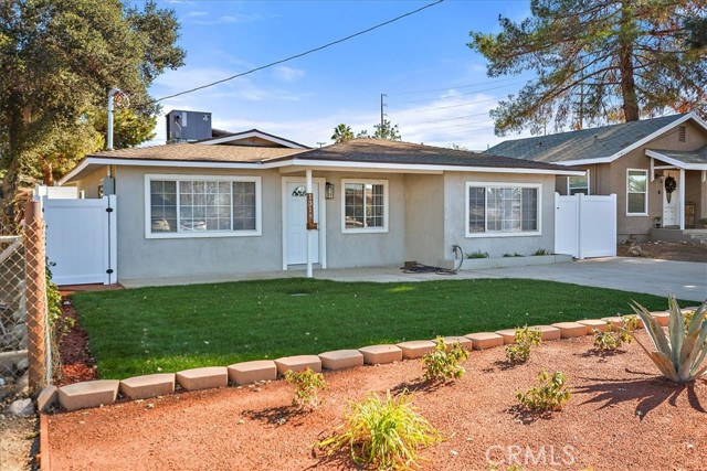 1318 Malachite Avenue, Mentone CA: https://media.crmls.org/medias/f96edb7c-dec4-4605-85b4-61948a7b4f7f.jpg