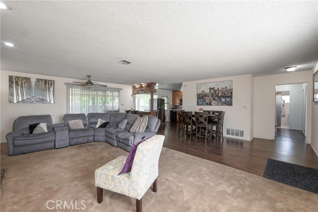 8841 California, Riverside CA: https://media.crmls.org/medias/f96f4966-be3f-463d-875b-ff362c7420c7.jpg