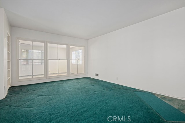 Detail Gallery Image 3 of 22 For 10342 Haskell Ave, Granada Hills,  CA 91344 - 3 Beds | 2 Baths