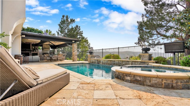 19 Basilica Place, Ladera Ranch CA: https://media.crmls.org/medias/f970ab10-6e85-4423-b3e9-83ec15f9ac6c.jpg