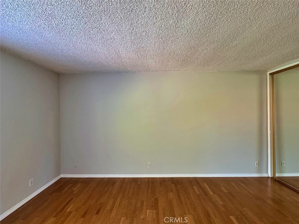 https://media.crmls.org/medias/f970ca4a-5fec-461f-8677-0d9bfb542f61.jpg?preset=X-Large