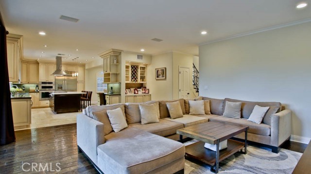 Detail Gallery Image 17 of 61 For 4461 Stern Ave, Sherman Oaks,  CA 91423 - 5 Beds | 4/1 Baths