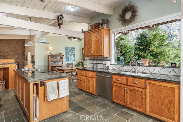 Detail Gallery Image 17 of 63 For 28646 Redinger Way, North Fork,  CA 93602 - 3 Beds | 2/1 Baths
