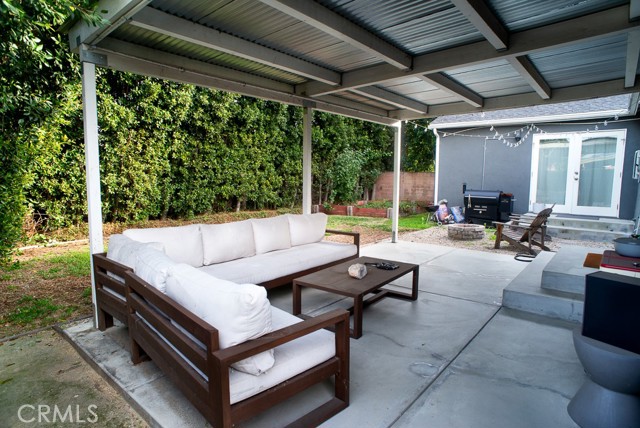 Detail Gallery Image 14 of 16 For 6458 Hanna Ave, Woodland Hills,  CA 91303 - 3 Beds | 3 Baths