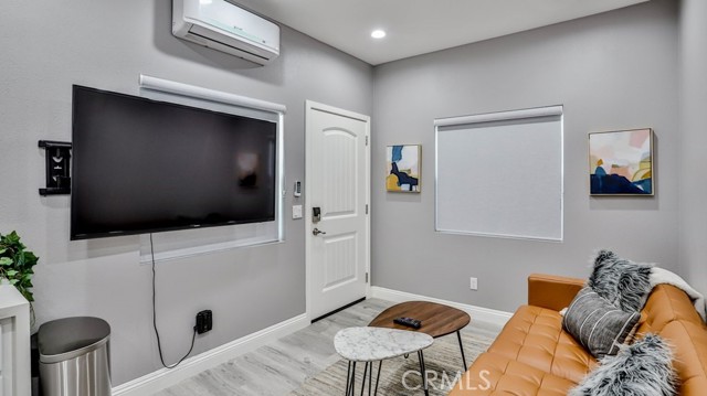 408 S Flower Street, Santa Ana CA: https://media.crmls.org/medias/f9724f7e-72e6-4cb4-8549-ebb43891ab64.jpg