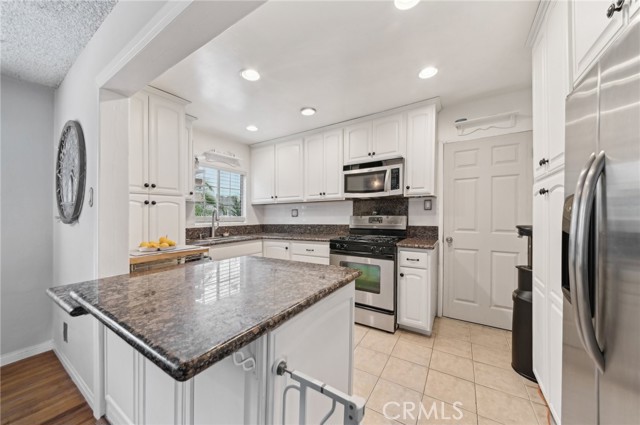 Detail Gallery Image 6 of 36 For 2251 E 63rd St, Long Beach,  CA 90805 - 3 Beds | 2 Baths