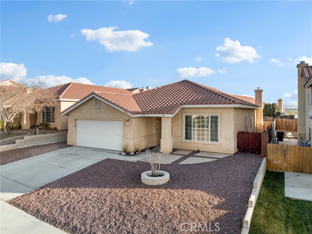 Detail Gallery Image 4 of 32 For 17557 Caprice, Victorville,  CA 92395 - 3 Beds | 2 Baths