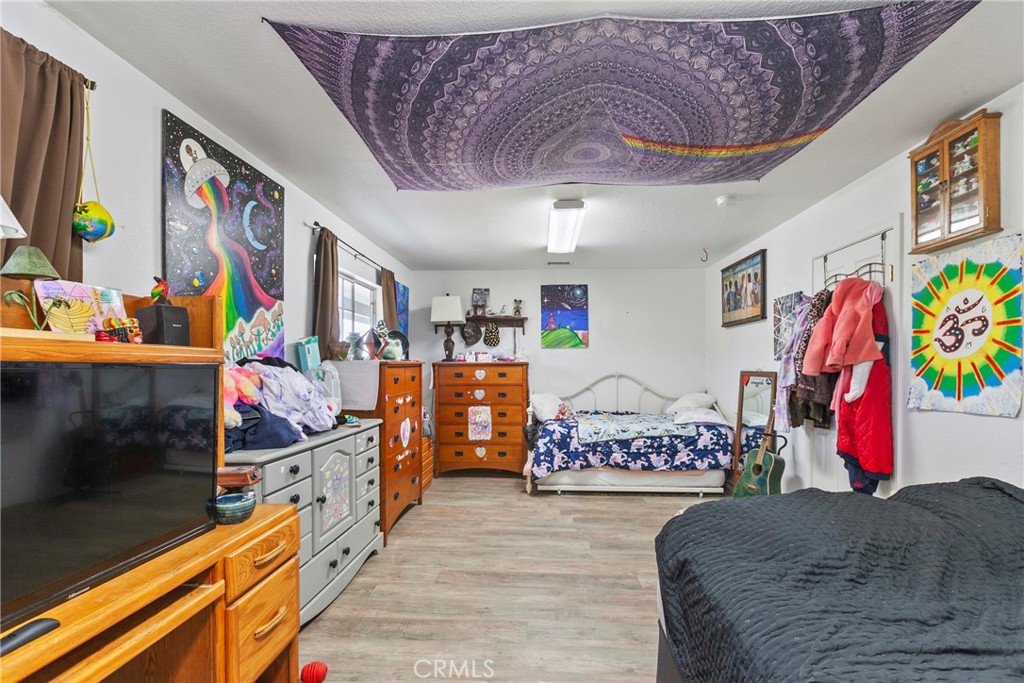 https://media.crmls.org/medias/f9736005-aa0b-45f4-89b0-e96436a00695.jpg?preset=X-Large