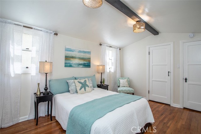 130 Claremont Avenue, Long Beach CA: https://media.crmls.org/medias/f97380ce-14fb-4274-bb32-3abb728ac5d8.jpg