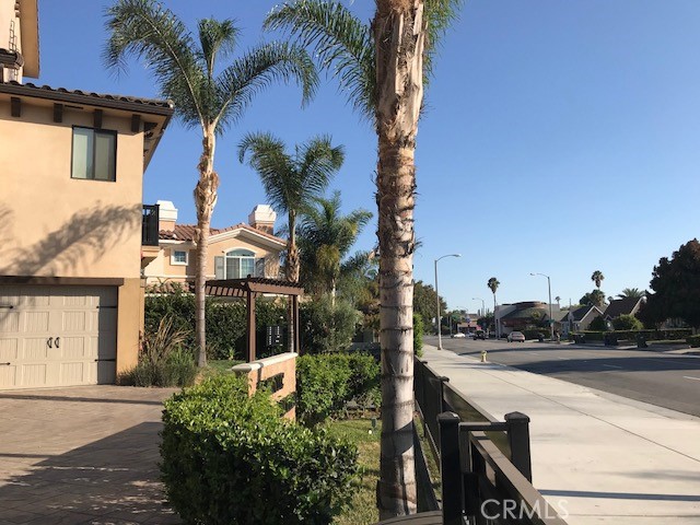 Detail Gallery Image 2 of 6 For 728 N Atlantic Bld #B,  Alhambra,  CA 91801 - 2 Beds | 2/1 Baths