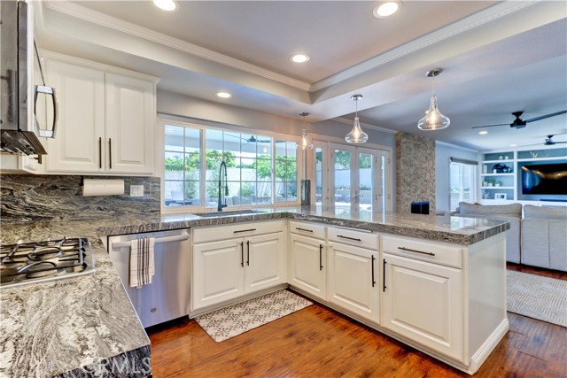 25701 Minoa Drive, Mission Viejo CA: https://media.crmls.org/medias/f974291b-249a-4ffd-a730-4f0463d830cf.jpg