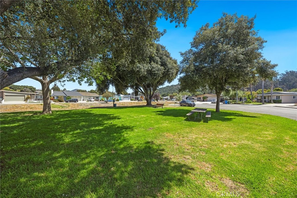 https://media.crmls.org/medias/f9746b75-25b3-49cf-8172-1079278af646.jpg?preset=X-Large