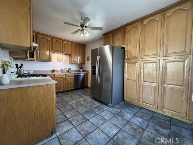 24145 Marbella Avenue, Carson CA: https://media.crmls.org/medias/f975222b-e8c2-4fce-b4b5-04f790184bc8.jpg