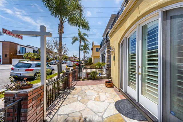 Detail Gallery Image 6 of 53 For 113 5th St, Seal Beach,  CA 90740 - 4 Beds | 3/1 Baths