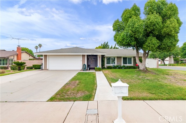 9809 Calle Esplanade, Riverside, CA 92503