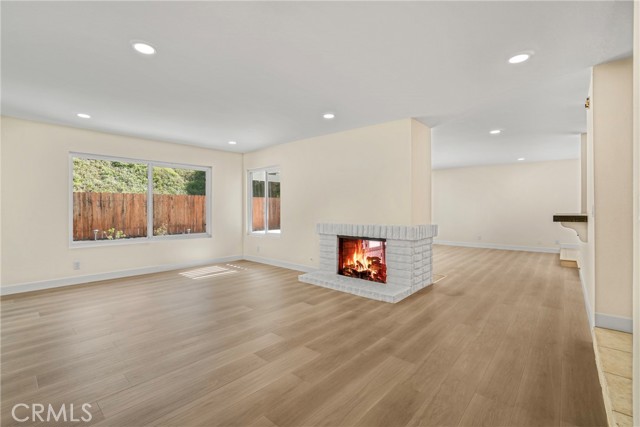 Detail Gallery Image 5 of 23 For 1669 Woodside Dr., Thousand Oaks,  CA 91362 - 3 Beds | 2 Baths