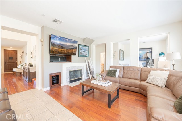 Detail Gallery Image 8 of 43 For 28692 Placerview, Saugus,  CA 91390 - 4 Beds | 3 Baths