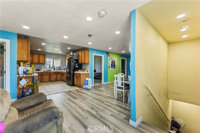 730 W 52 Place, Los Angeles CA: https://media.crmls.org/medias/f976dabc-d742-4570-8eb0-d712ac6add69.jpg