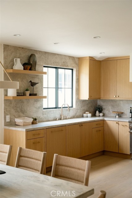 13817 Valley Vista Blvd, Sherman Oaks CA: https://media.crmls.org/medias/f976ff34-785f-48c6-8afc-ba40fd0a5042.jpg