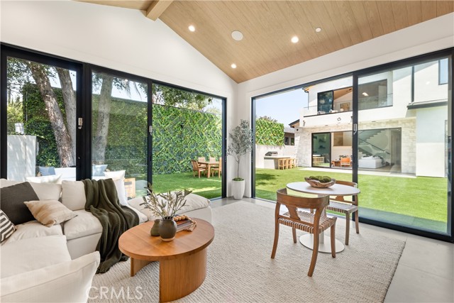 Detail Gallery Image 32 of 38 For 13536 Morrison St, Sherman Oaks,  CA 91423 - 6 Beds | 6/1 Baths