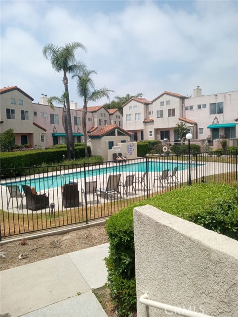 Detail Gallery Image 2 of 13 For 13901 Olive View Ln #40,  Sylmar,  CA 91342 - 3 Beds | 2 Baths