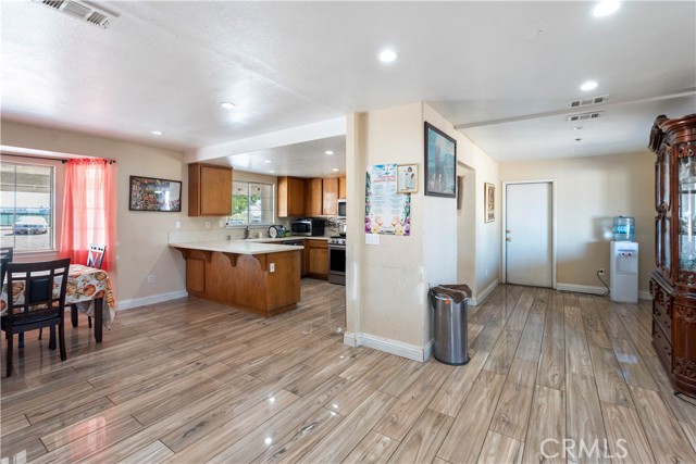 Detail Gallery Image 4 of 20 For 11025 Sonora Rd, Phelan,  CA 92371 - 4 Beds | 2 Baths