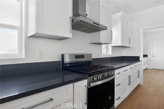 Detail Gallery Image 2 of 33 For 16015 Ceres Ave, Fontana,  CA 92335 - 3 Beds | 4/1 Baths