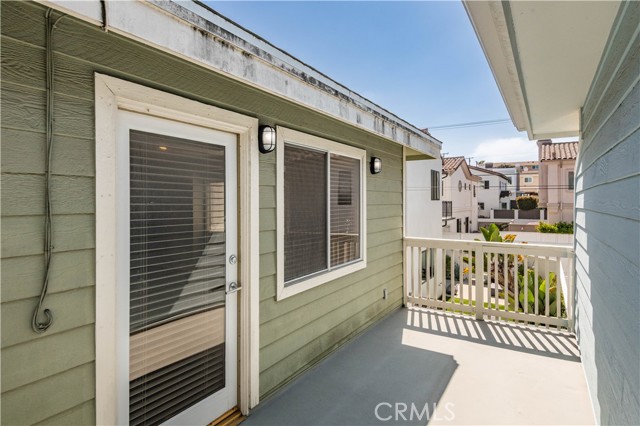 Detail Gallery Image 19 of 20 For 2005 Gates Ave a,  Redondo Beach,  CA 90278 - 4 Beds | 3/1 Baths