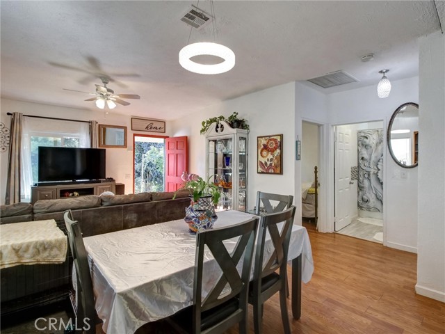 Detail Gallery Image 3 of 17 For 841 W 58th, Los Angeles,  CA 90037 - 4 Beds | 2 Baths