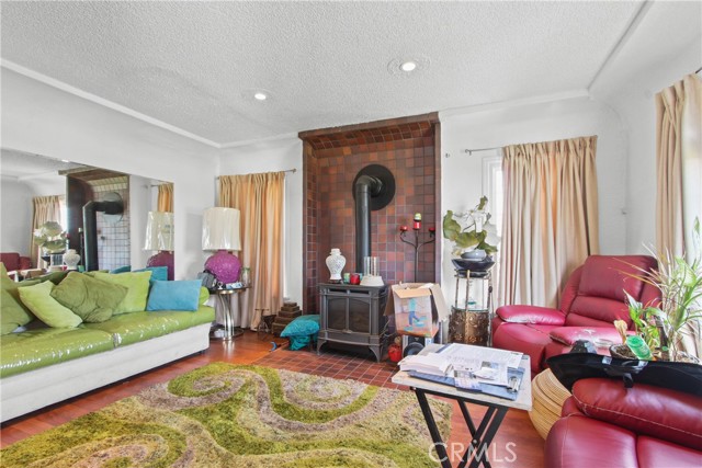 2048 W 68th Street, Los Angeles CA: https://media.crmls.org/medias/f97a6f89-2993-45bd-ae6a-85e3043a1d21.jpg