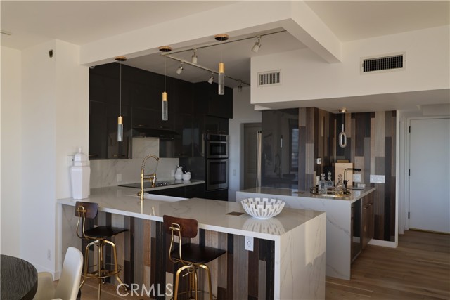 Detail Gallery Image 6 of 38 For 222 Monterey Rd #1603,  Glendale,  CA 91206 - 2 Beds | 2 Baths