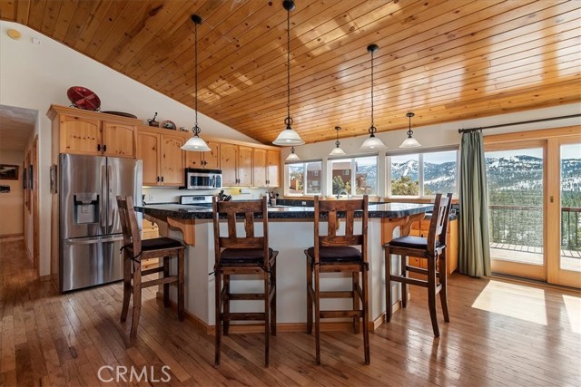 Detail Gallery Image 15 of 75 For 42545 Pegasus, Big Bear Lake,  CA 92315 - 5 Beds | 4 Baths