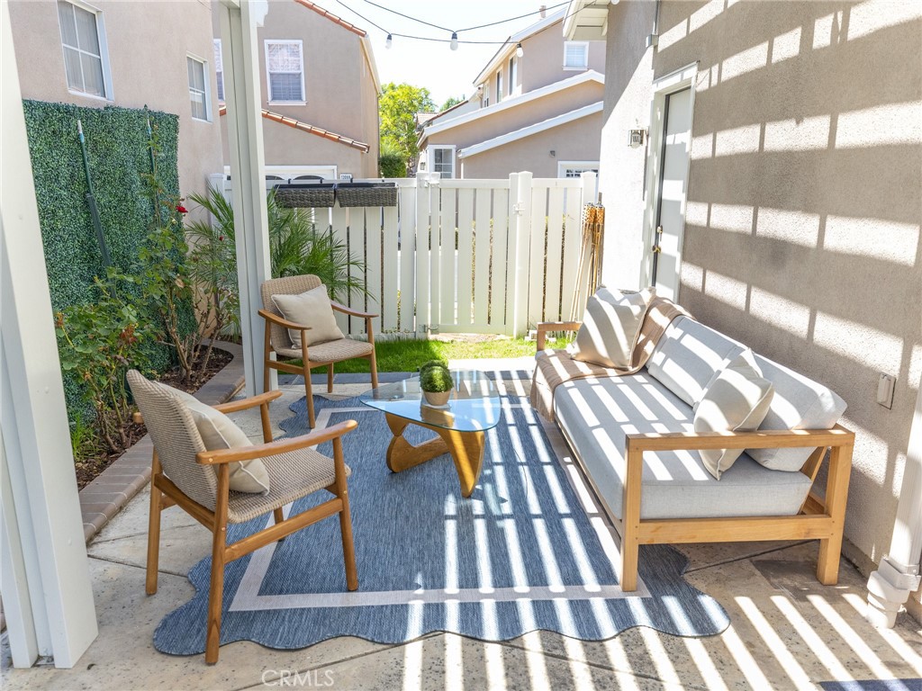 https://media.crmls.org/medias/f97ac815-160e-4544-87d1-d5c216dd5a36.jpg?preset=X-Large