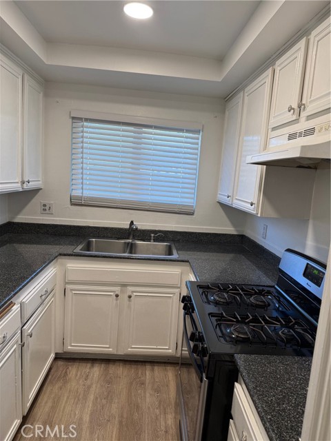 Detail Gallery Image 5 of 10 For 2050 Calle La Sombra #4,  Simi Valley,  CA 93063 - 2 Beds | 1 Baths