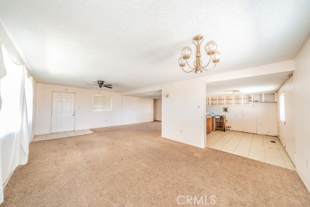 Detail Gallery Image 8 of 33 For 11025 Phelen Rd, Oak Hills,  CA 92344 - 3 Beds | 1 Baths