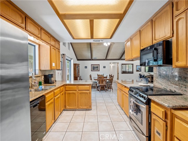 Detail Gallery Image 18 of 65 For 52092 Road 423, Oakhurst,  CA 93644 - 5 Beds | 3 Baths